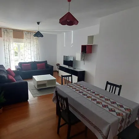 Excelente Piso De 3 Dobles, 2 Banos Y Terraza 30 Mts