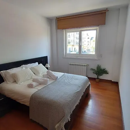 Excelente Piso De 3 Dobles, 2 Banos Y Terraza 30 Mts * Naron (A Coruna)