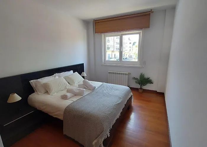 Excelente Piso De 3 Dobles, 2 Banos Y Terraza 30 Mts * Narón