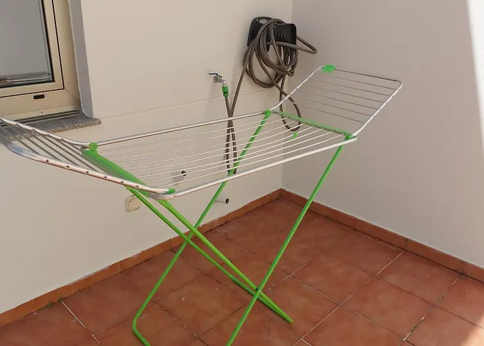 Excelente Piso De 3 Dobles, 2 Banos Y Terraza 30 Mts * Narón