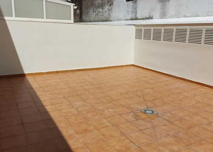 Lejlighed Excelente Piso De 3 Dobles, 2 Banos Y Terraza 30 Mts Narón
